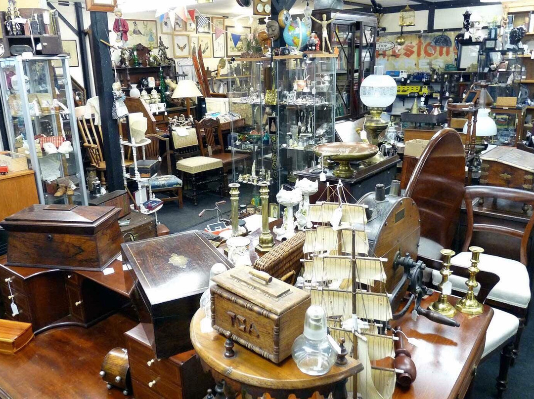 Chart Sutton Antiques Centre景点图片