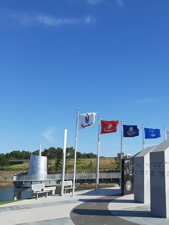 Veteran's Memorial Plaza-迪比克必去景点