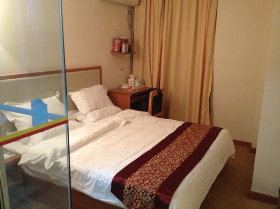 富华丽嘉酒店（福州上下杭达道地铁站店）-客卧