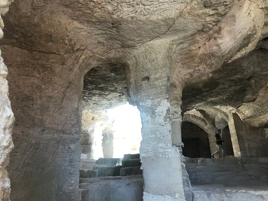 Abbey of Saint-Roman (L'abbaye de Saint-Roman)-Beaucaire必去景点
