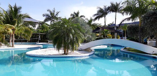 The Cliff Hotel主图