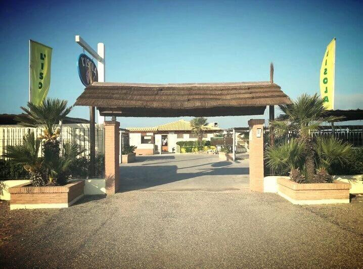L'Isola (beach restaurant)