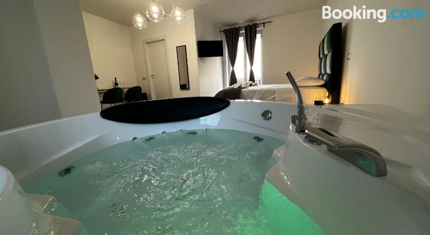 Habitat Luxury Suites主图