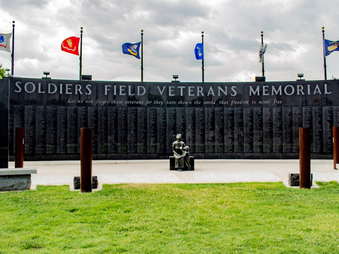 Soldiers Field Veterans Memorial景点图片