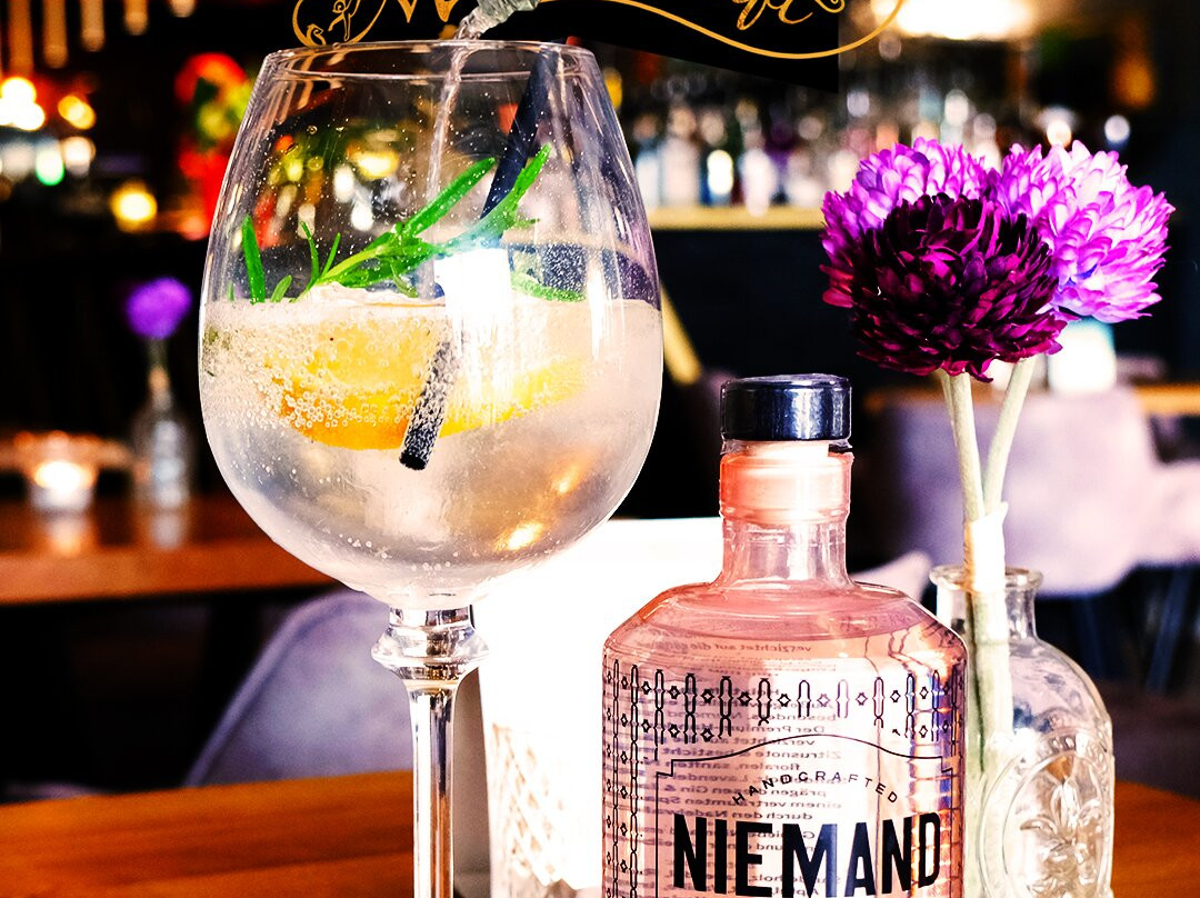 Märchenhaft | Bar & Lounge