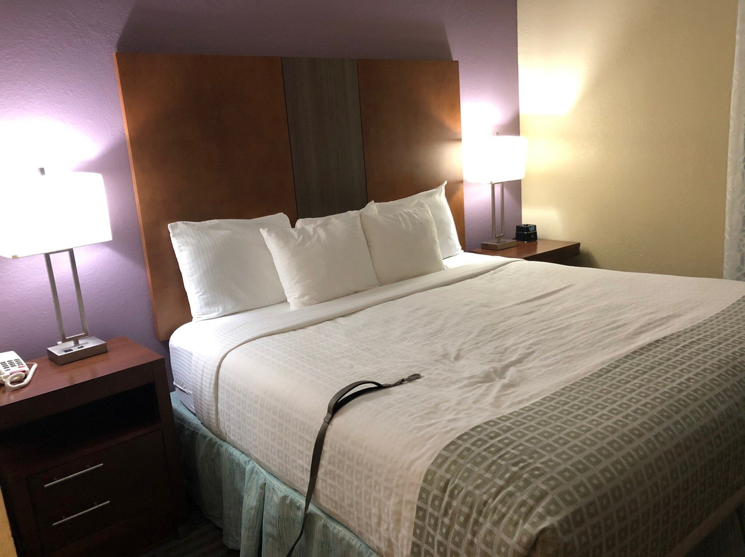 La Quinta Inn & Suites by Wyndham Elizabethtown主图