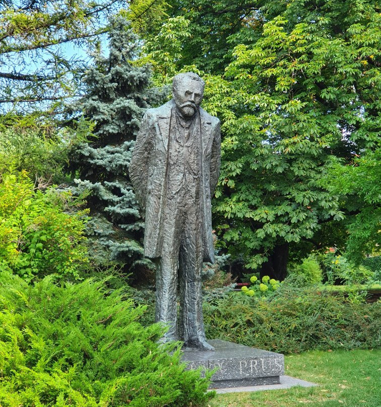 Monument of Boleslaw Prus-华沙必去景点