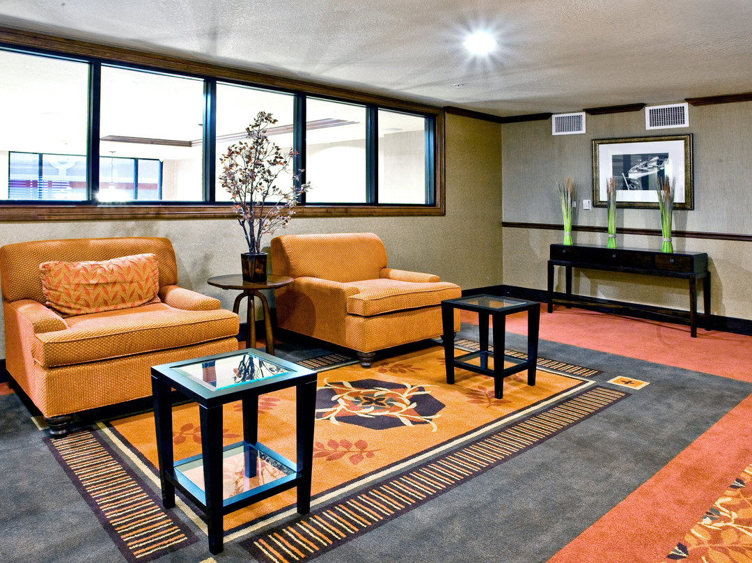 普莱西德湖快捷假日套房酒店主图