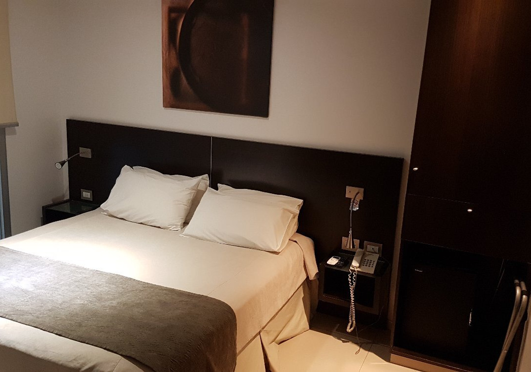 尼亚特城市酒店主图