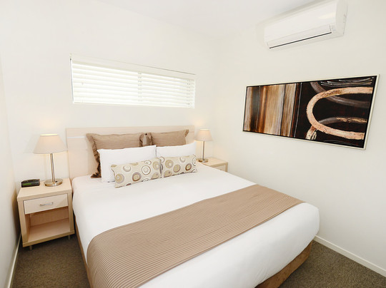 米德尔芒特盛橡套房酒店主图