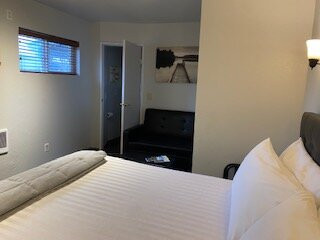 Deep Water Inn主图