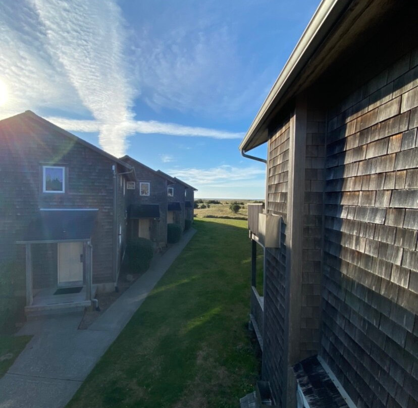 Lighthouse Oceanfront Resort主图