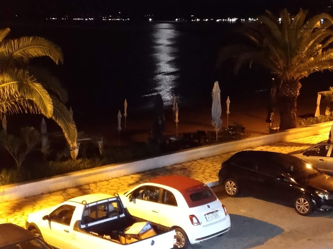 Aphrodite Beachfront Hotel主图