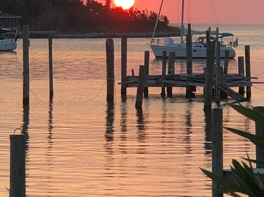 Captain's Landing Waterfront Inn主图