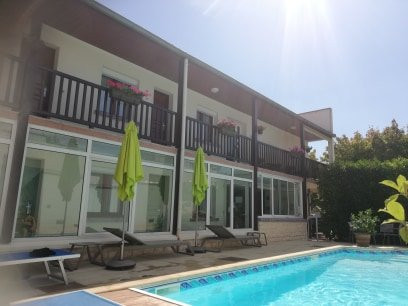 Logis Hôtel Au Tambour主图