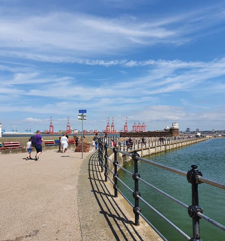 The New Brighton Beach Promenade景点图片