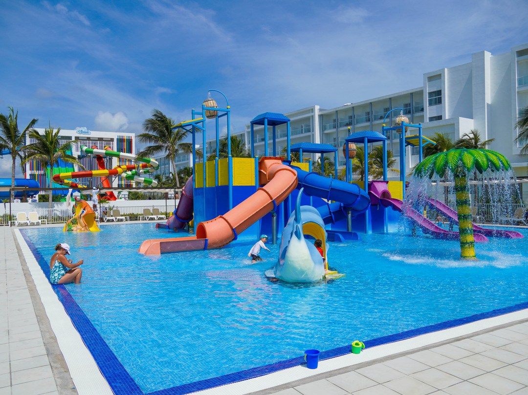 杜纳马尔悦宜湾酒店主图