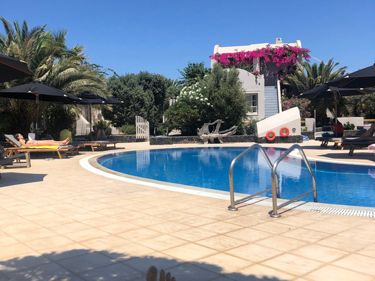 玛丽莉亚乡村酒店主图