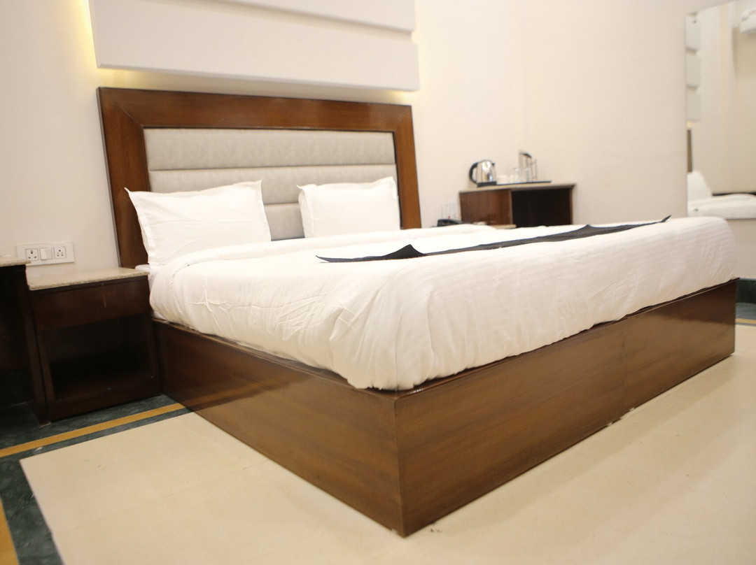 Super Townhouse Selaqui Chakrata Road