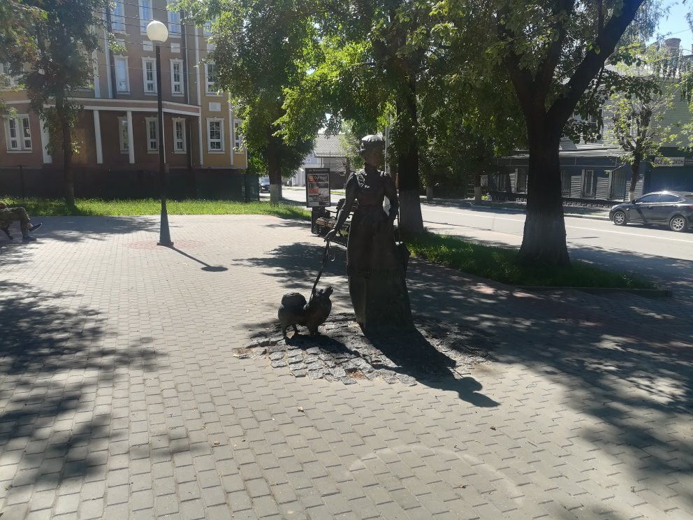 Dama s Sobachkoi Sculpture-Serpukhov必去景点