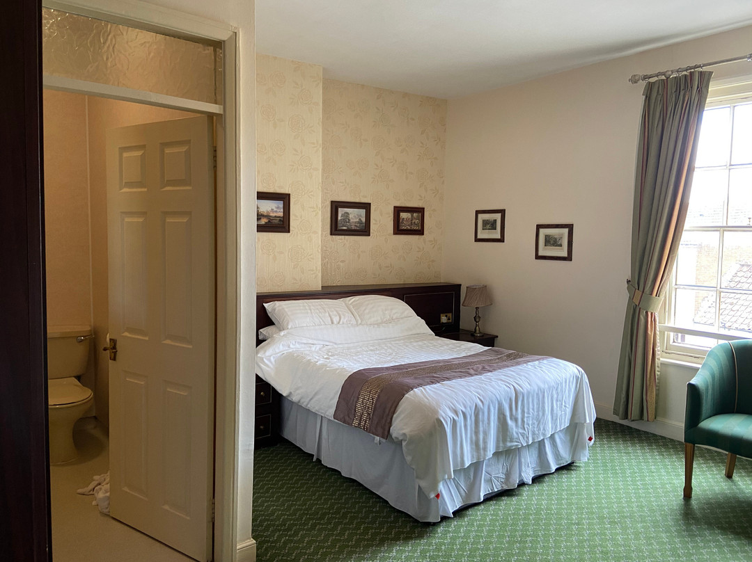 The Bell Hotel主图