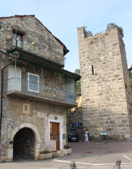 Le torri e le case medievali景点图片