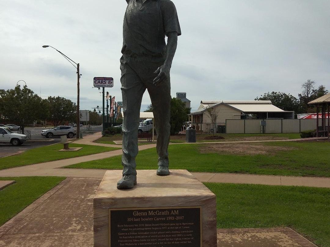 Glen McGrath Statue-Narromine必去景点
