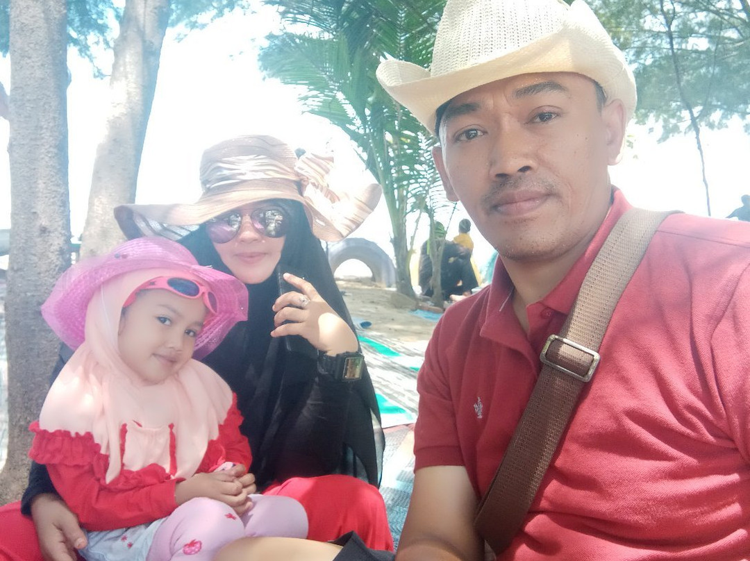 Karang Jahe Beach景点图片