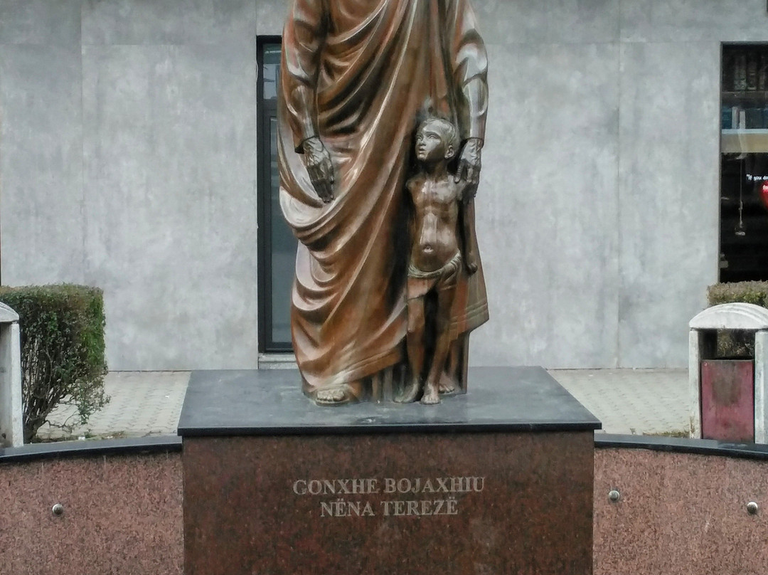 Statue of Mother Tereza-普里什蒂纳必去景点