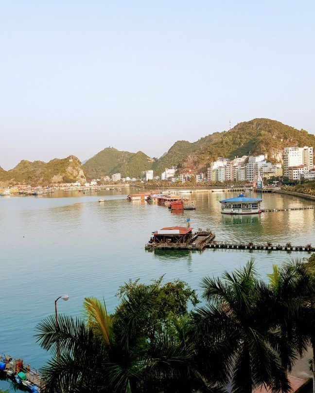 吉婆岛日出度假酒店主图