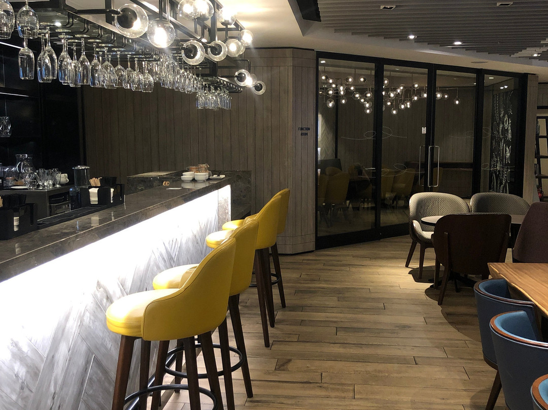 Plaza Premium Lounge LHR T4 Arrivals景点图片
