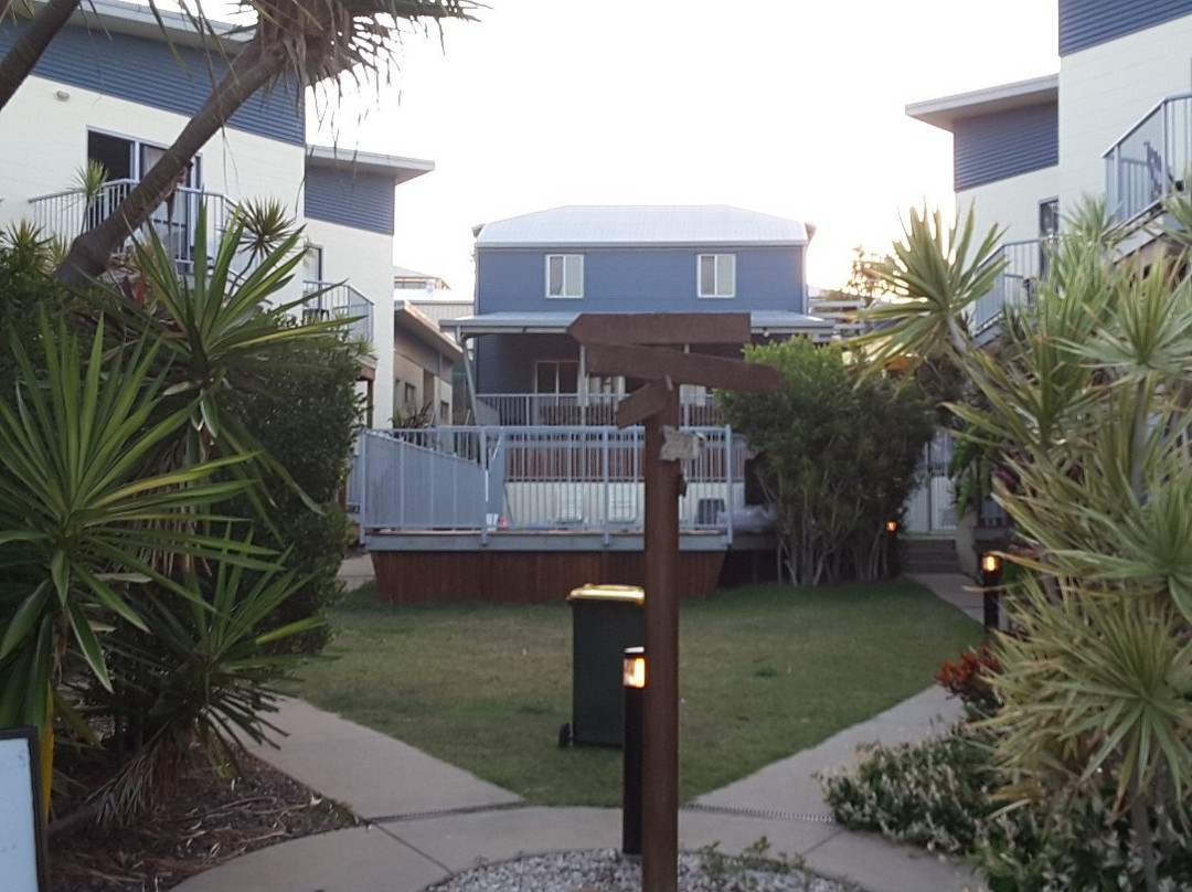 鸸鹋海滩度假酒店主图