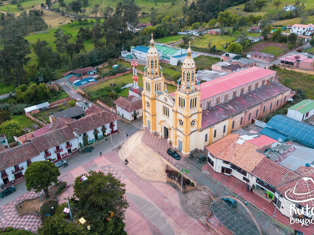 Iglesia San Vicente de Ferrer-博亚卡必去景点