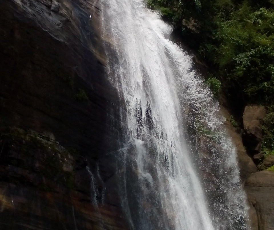 Vazhvanthol Waterfalls-提卢湾安塔普兰（特里凡德伦）必去景点