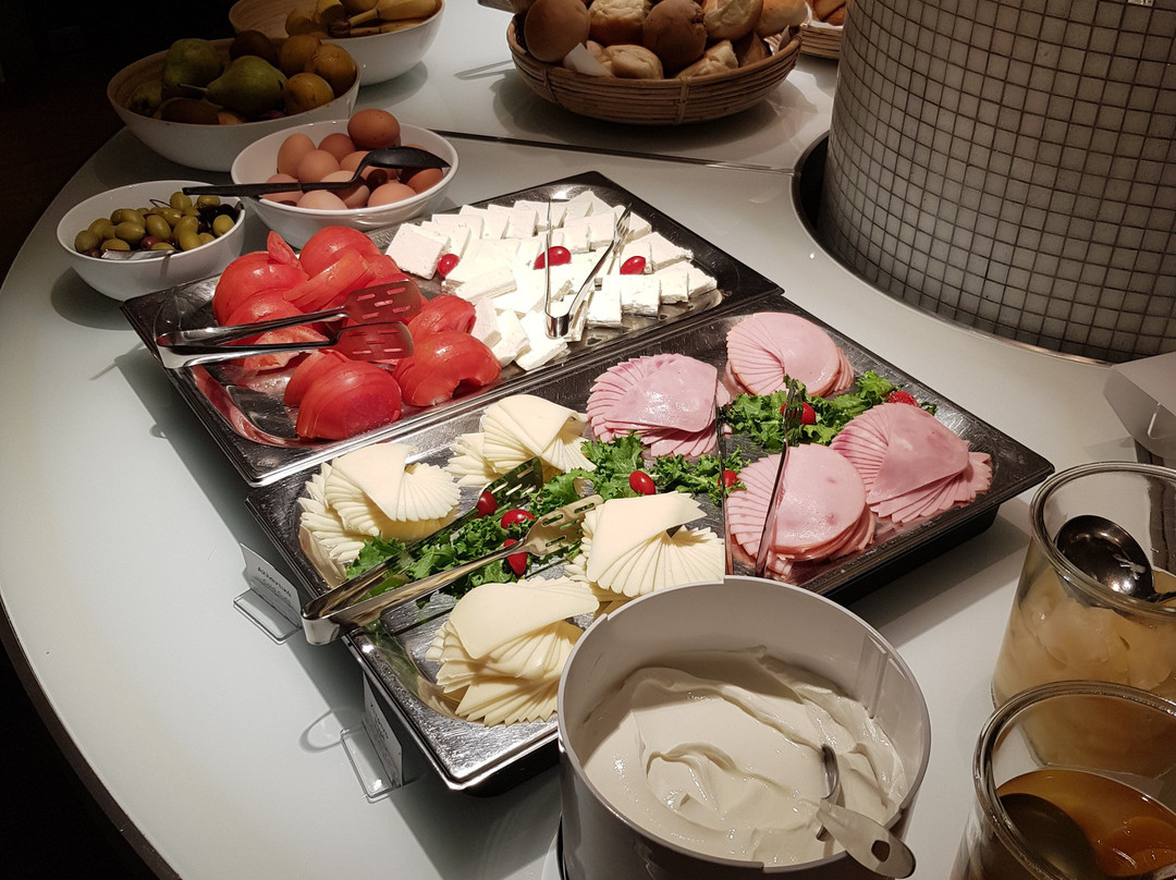 奥林匹亚酒店主图