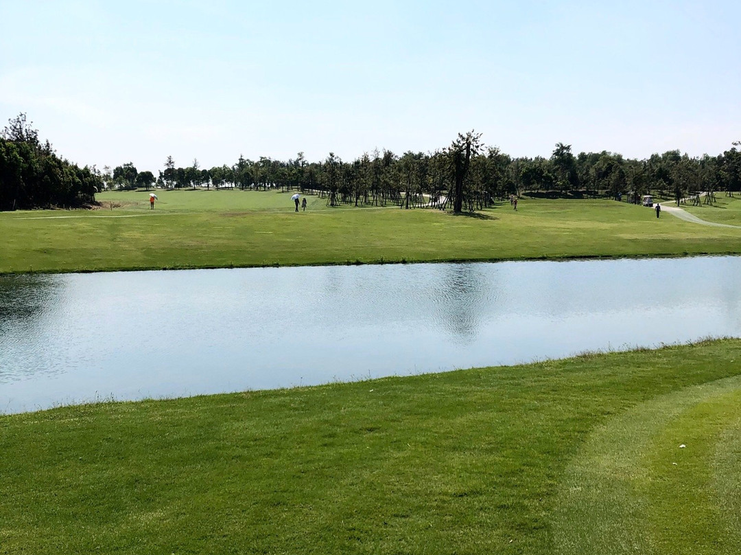 佛统府皇家宝石高尔夫度假村主图