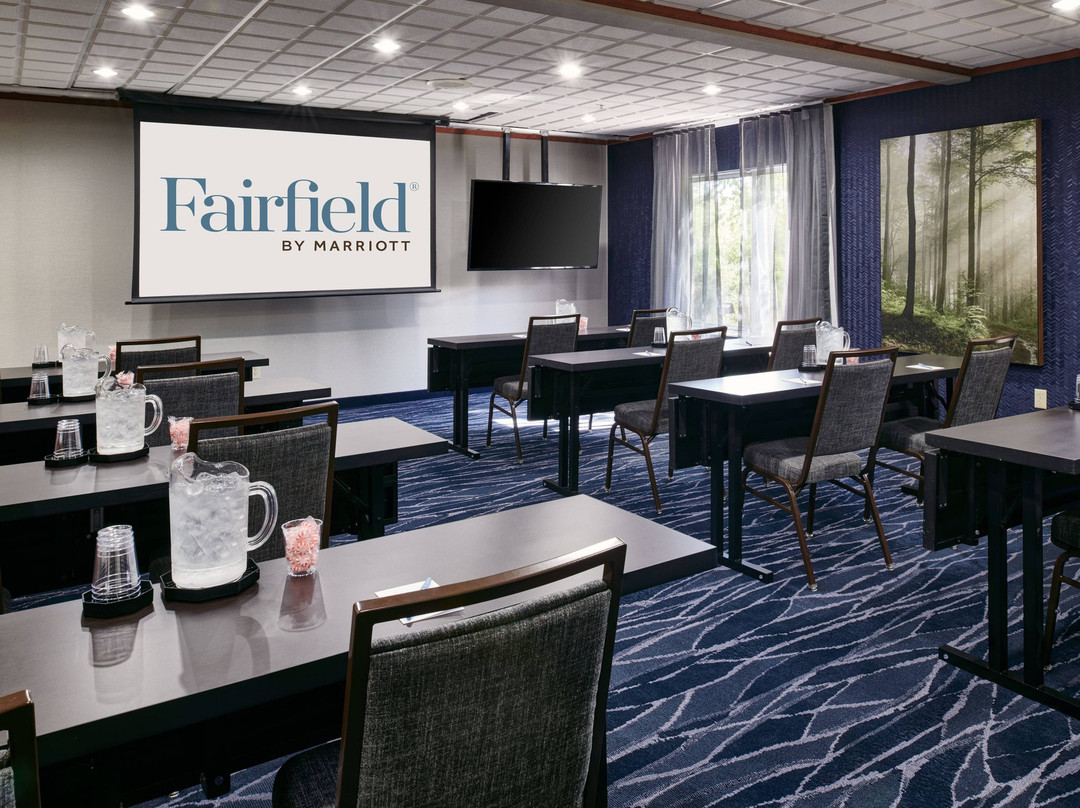 底特律利沃尼亚费尔菲尔德客栈主图