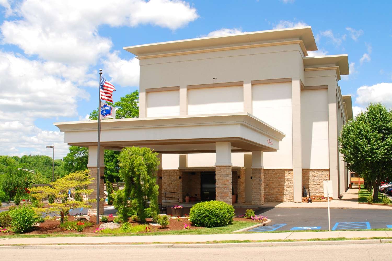 Hampton Inn Bloomington-官方
