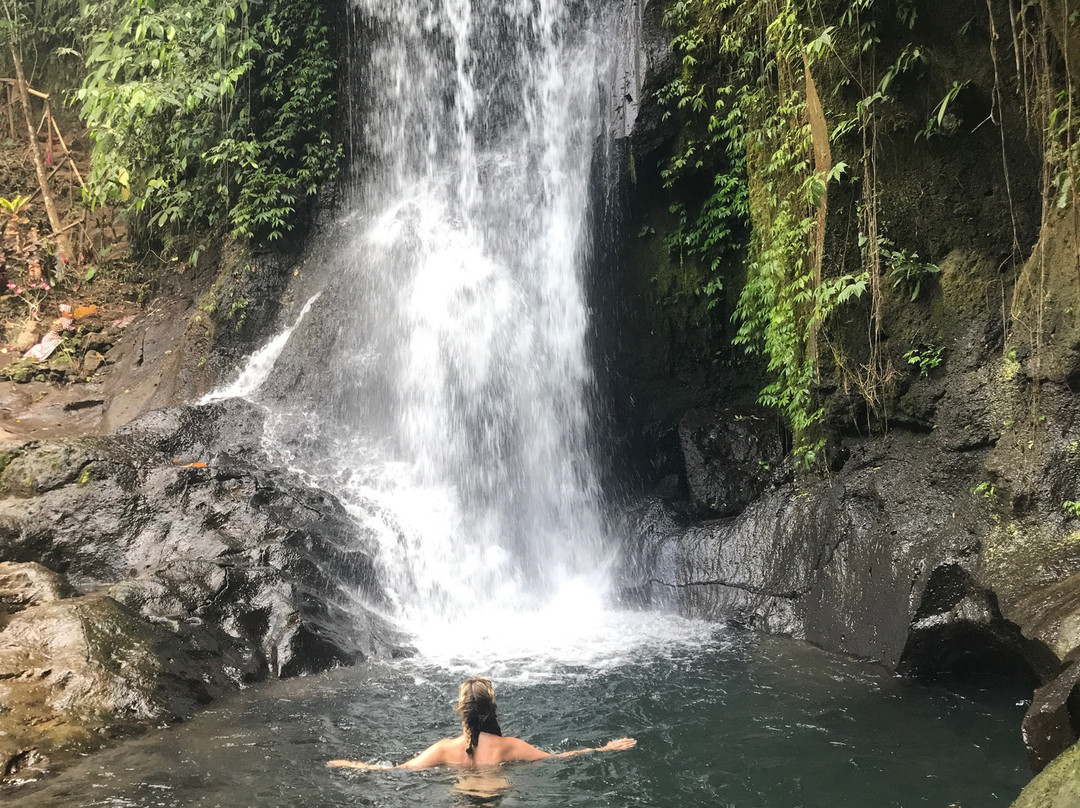 Pengibul Waterfall景点图片