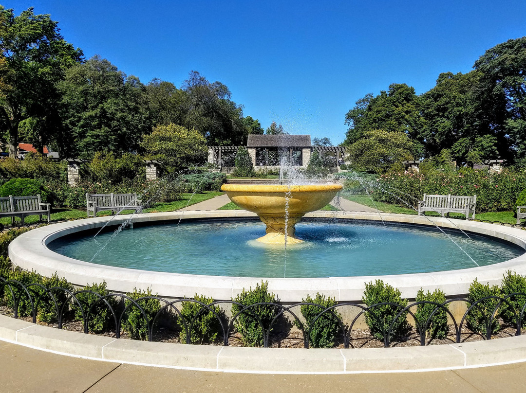 Laura Conyers Smith Rose Garden in Loose Park景点图片