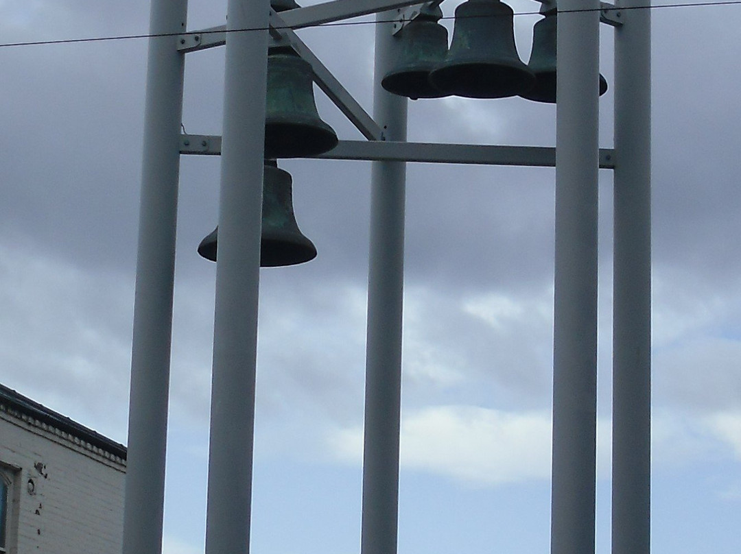 St Hilda's Bells Sculpture景点图片