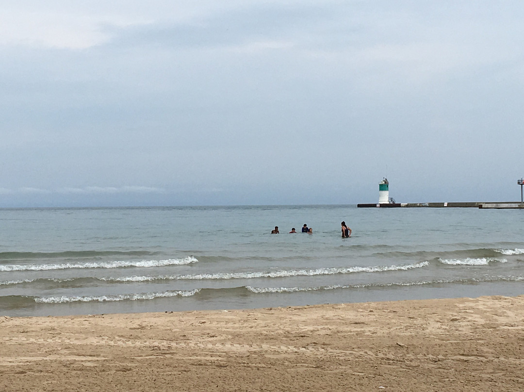 Waukegan Municipal Beach景点图片