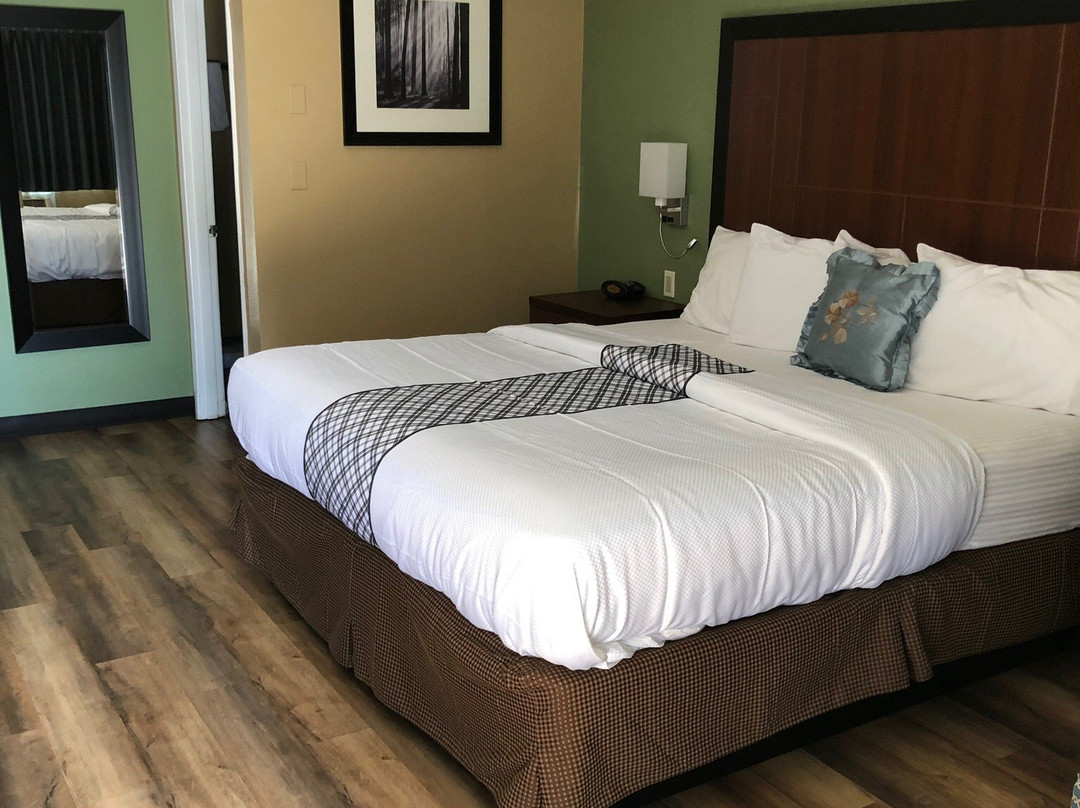 Knight's Inn Motel主图