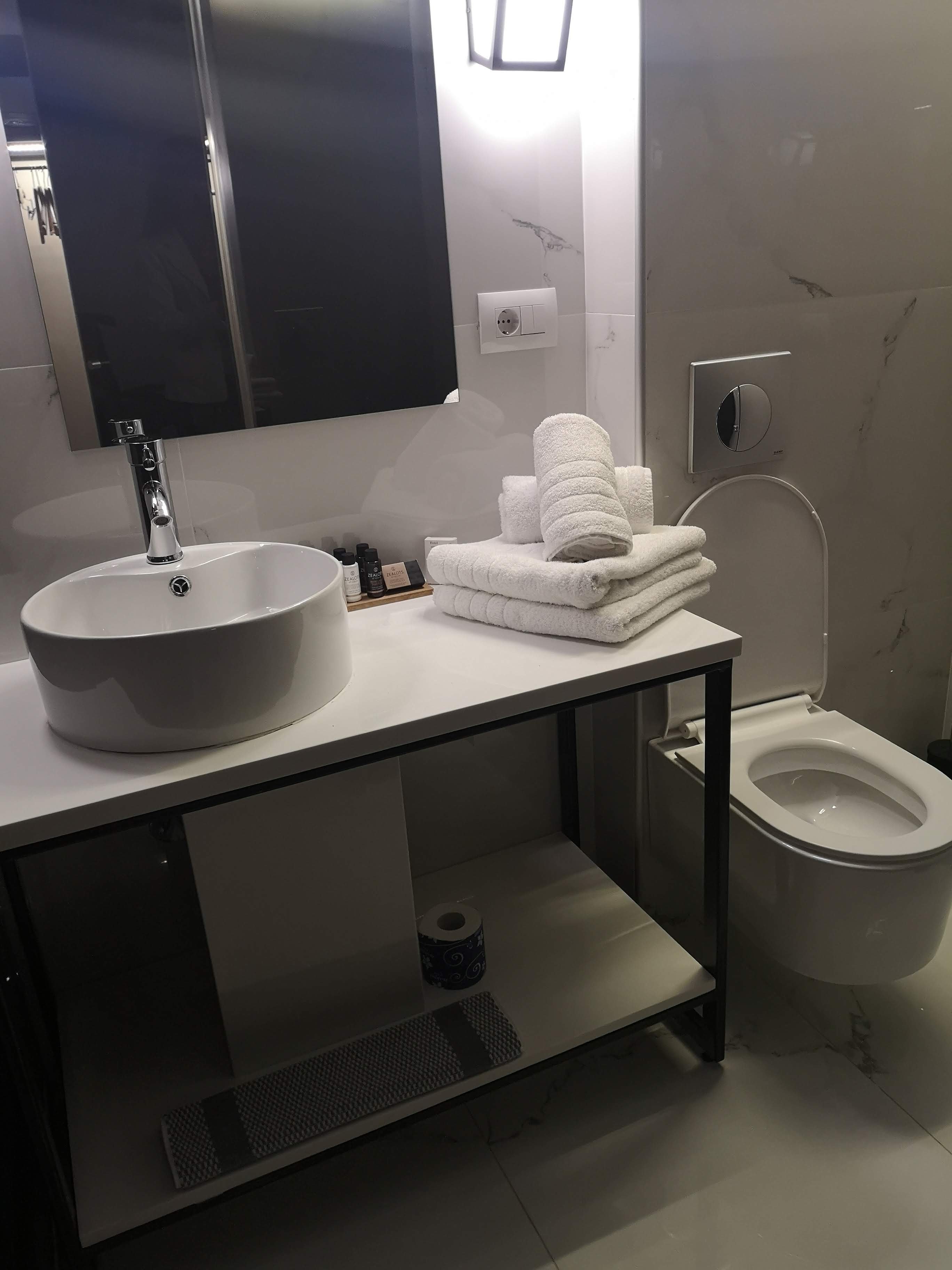 B4B Athens 365 Hotel-浴室