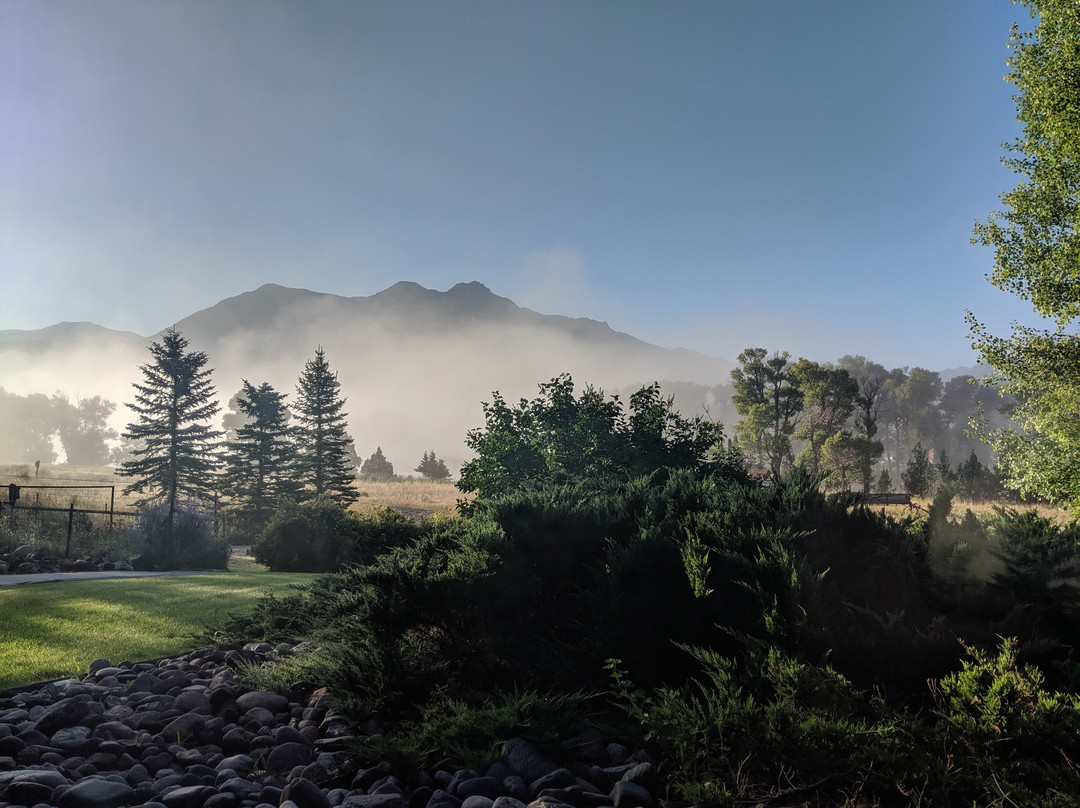 天堂之地食宿酒店主图