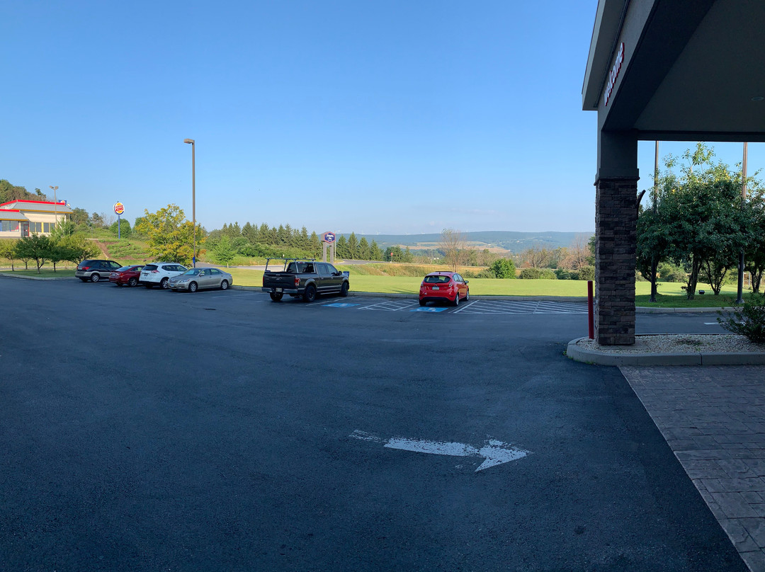 Hampton Inn Frostburg主图