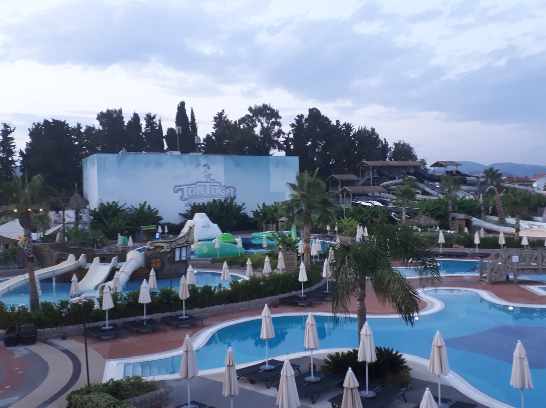 Tortuga Water Park-库萨达斯必去景点