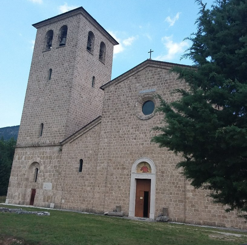 Basilica di San Vincenzo Maggiore-Castel San Vincenzo必去景点