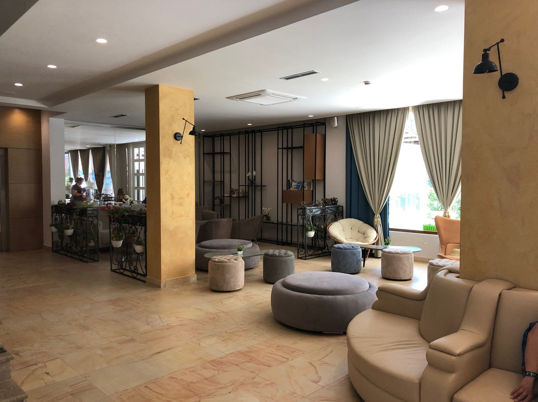 Sandy Beach Resort主图