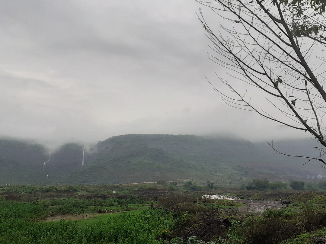 Pandavkada Falls景点图片